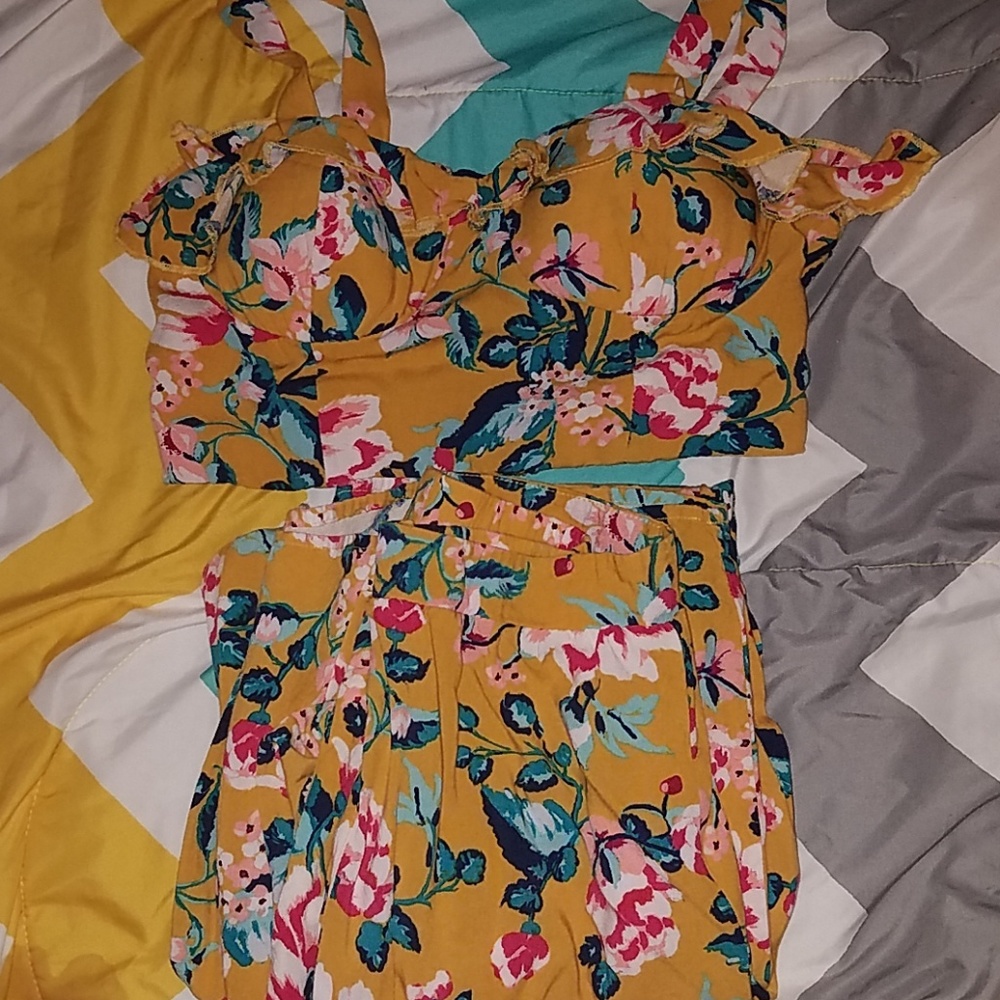 Xhiliration crop top and pant set (S)